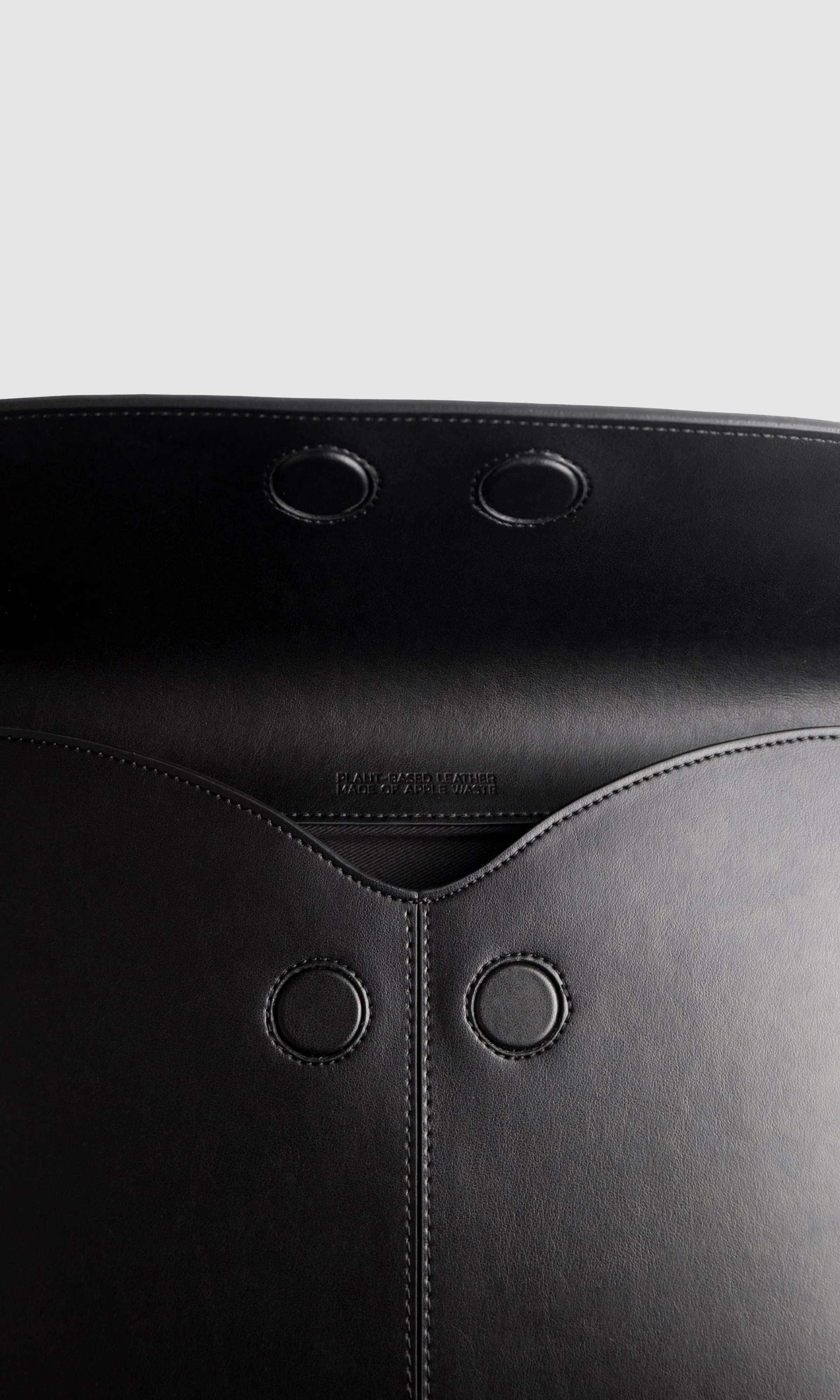 LOYAUTÉ - BLACK LAPTOP BAG